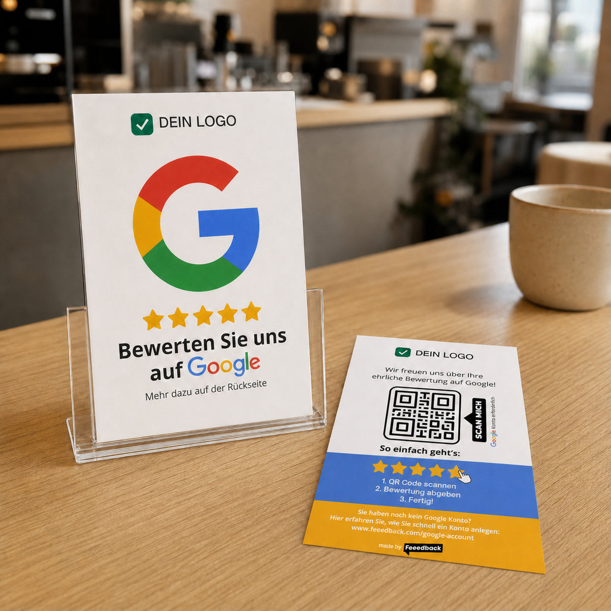 DIN-A6-Google-Bewertungskarte im Aufsteller auf einem Cafétresen