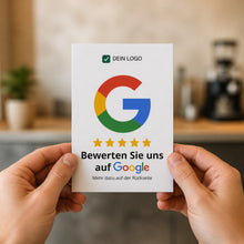 DIN-A6-Google-Bewertungskarte als Größenvergleich in zwei Händen